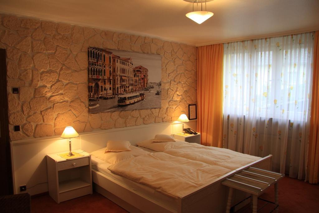 Hotel Die Post Offenbach del Meno Habitación foto